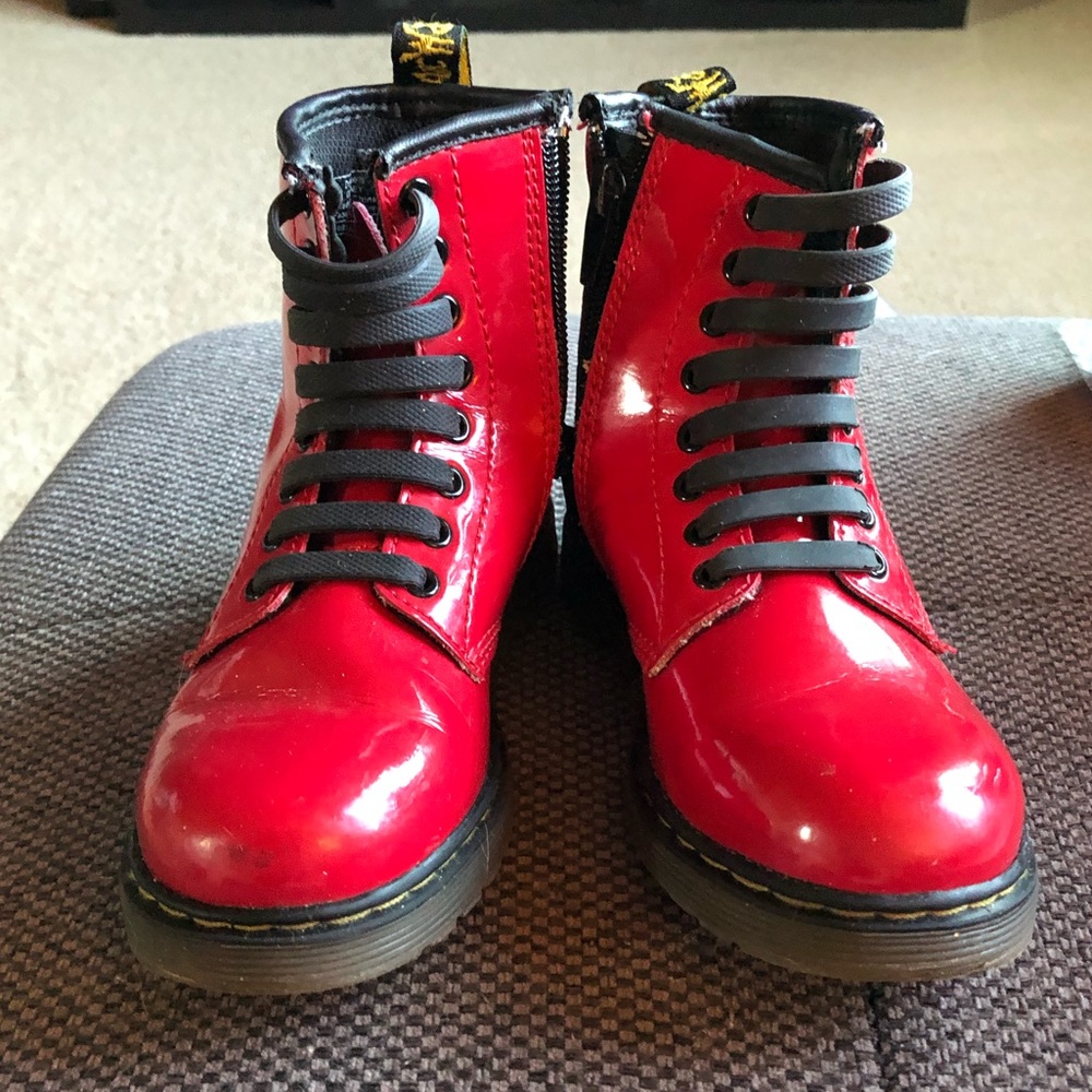 Kids Dr. Martens Delaney UK10/ US11 Patent Red GUC